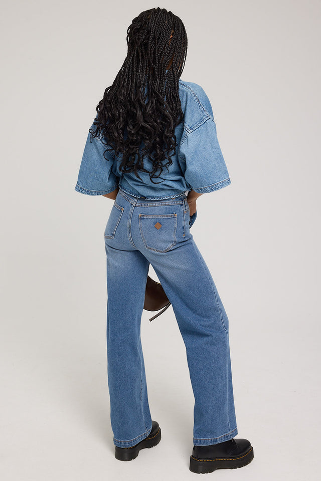 A 94 High & Wide Julieta