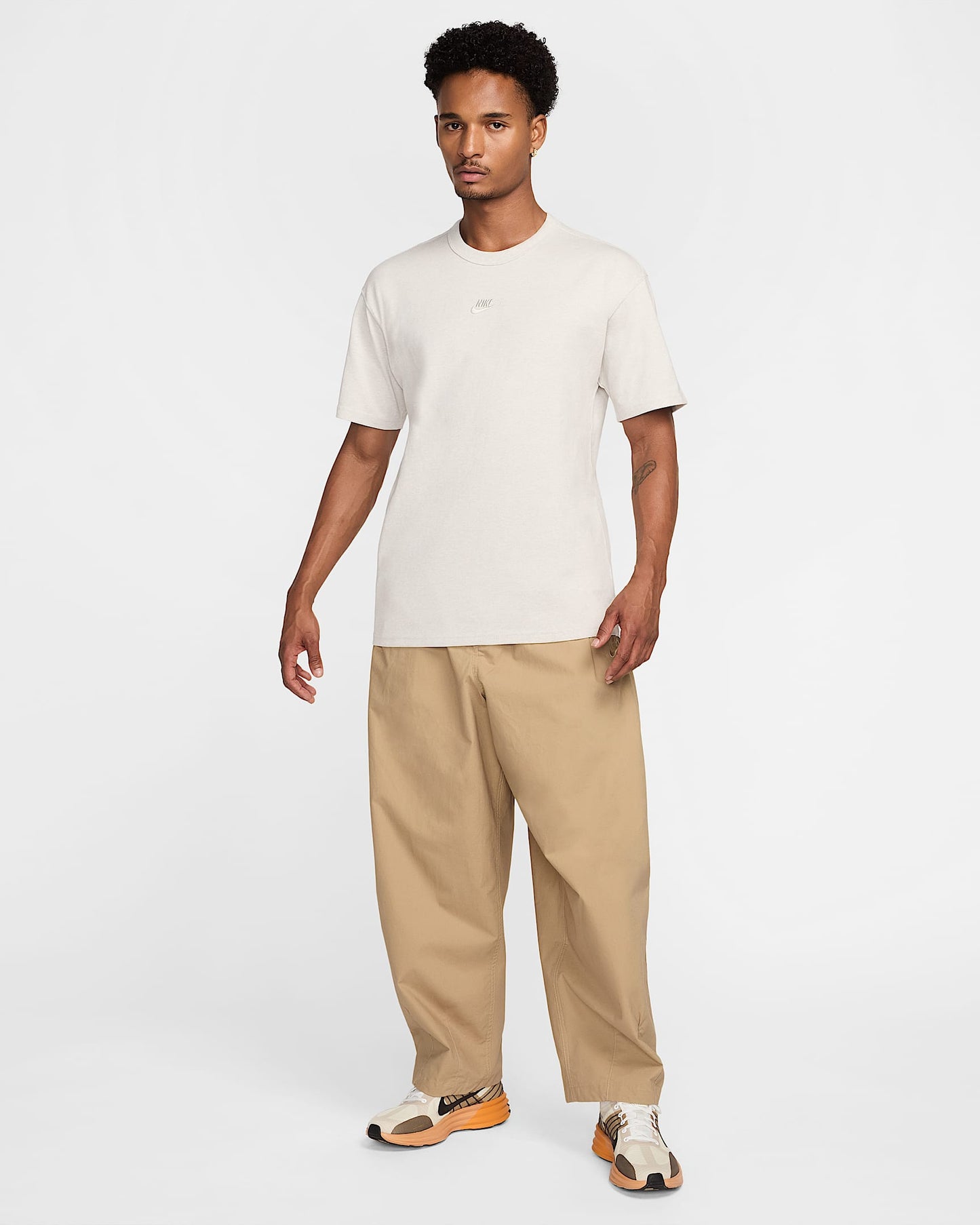 Nike Sportswear Premium Essentials Tee