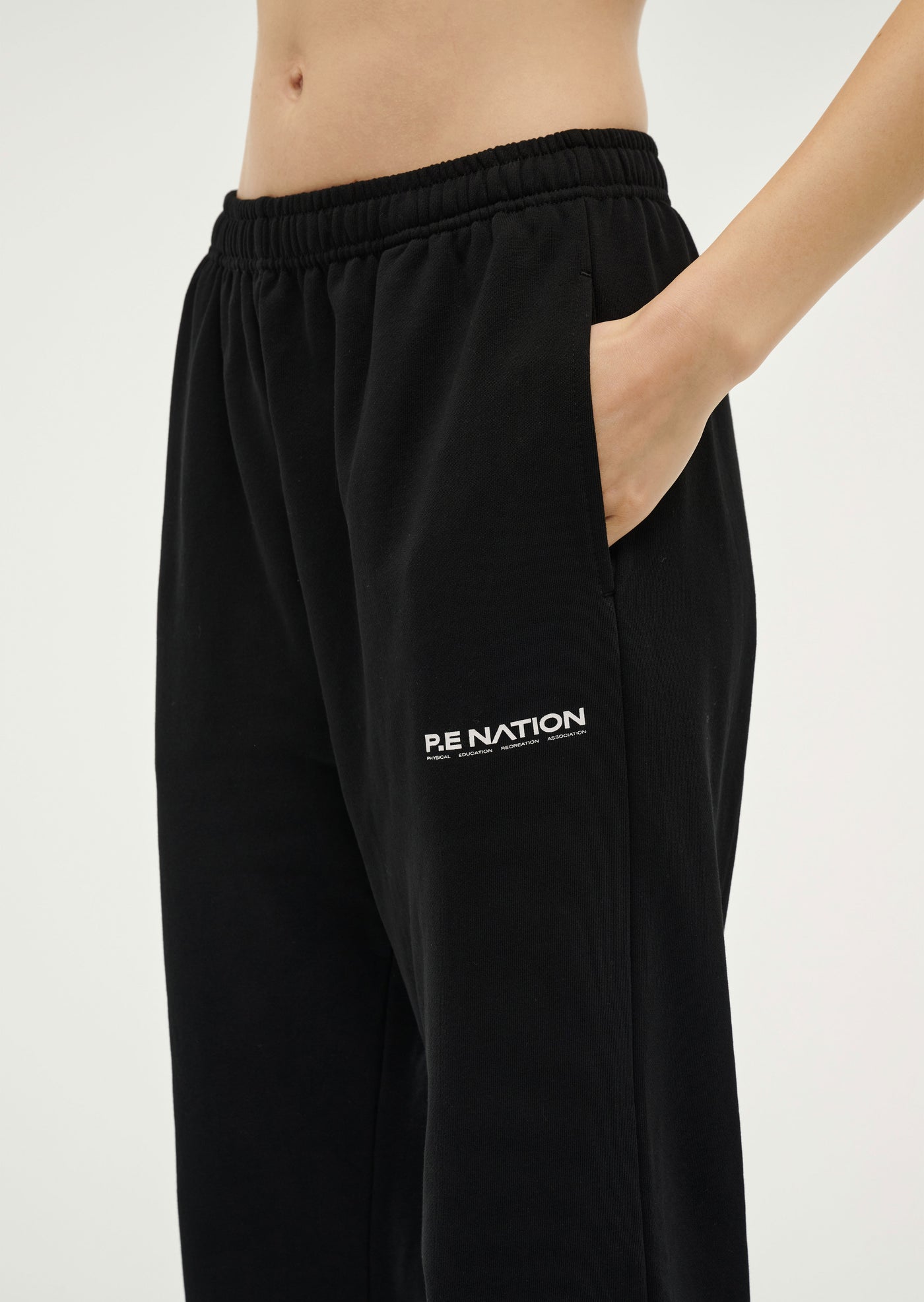 Qualify Trackpant Black