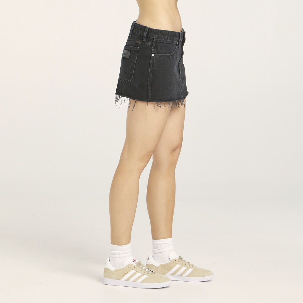 Low Rise Britney Skirt - Widow Black Raw.